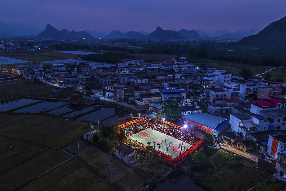 篮球赛激战正酣 拍摄时间:2019年2月9日 拍摄地点:上林县大丰镇三联