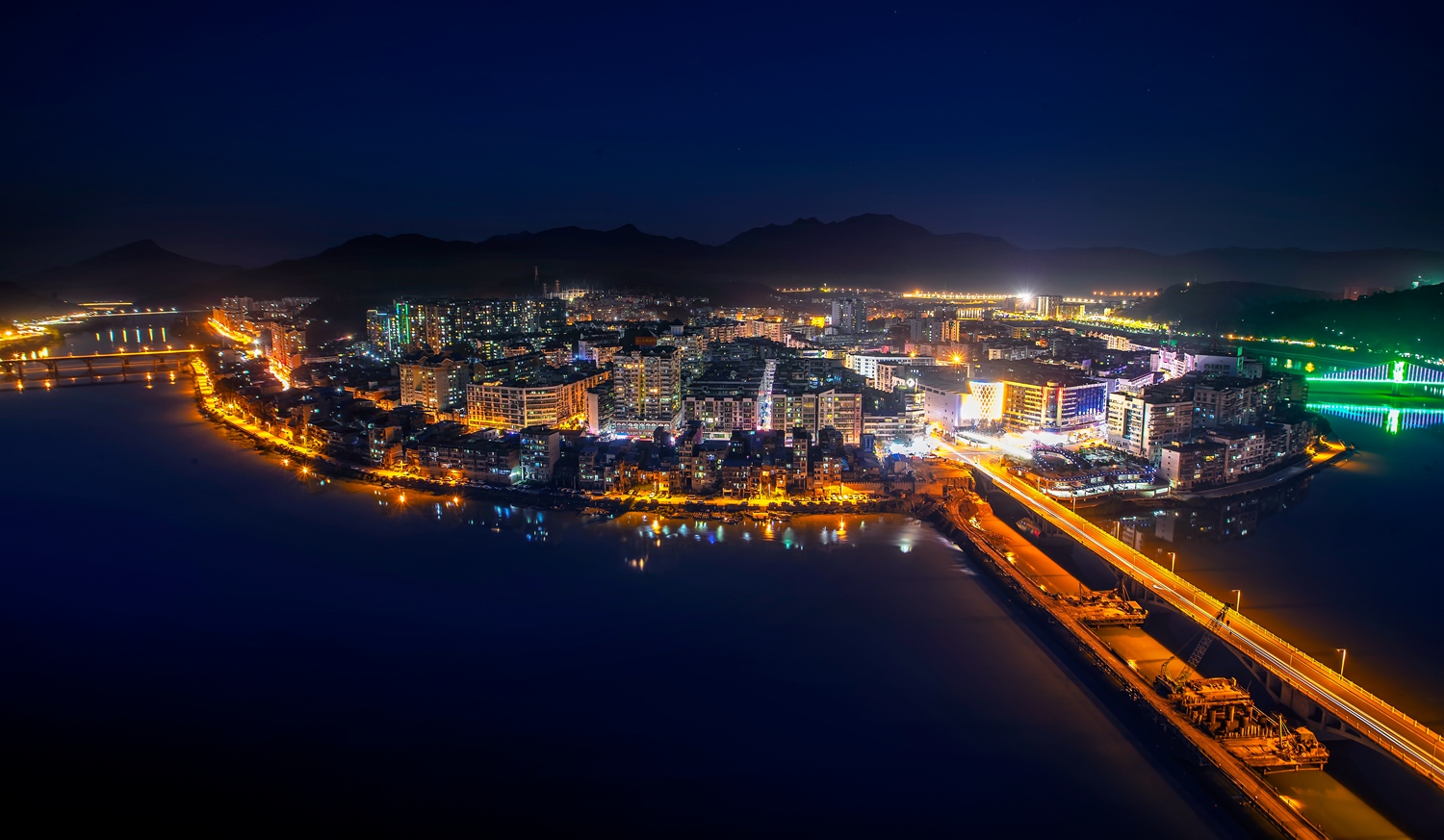 《万家灯火》—— 2018年10月27日摄于福建南平顺昌.jpg