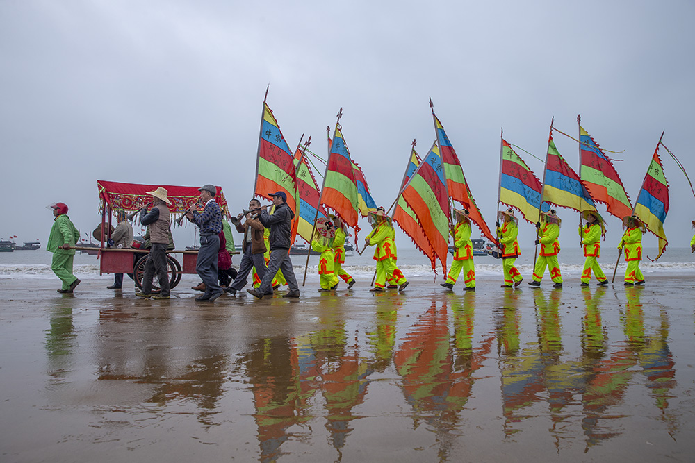 69 游神奠海 拍摄时间:2016-2-21 拍摄地点:广东徐闻 所用相机:eos