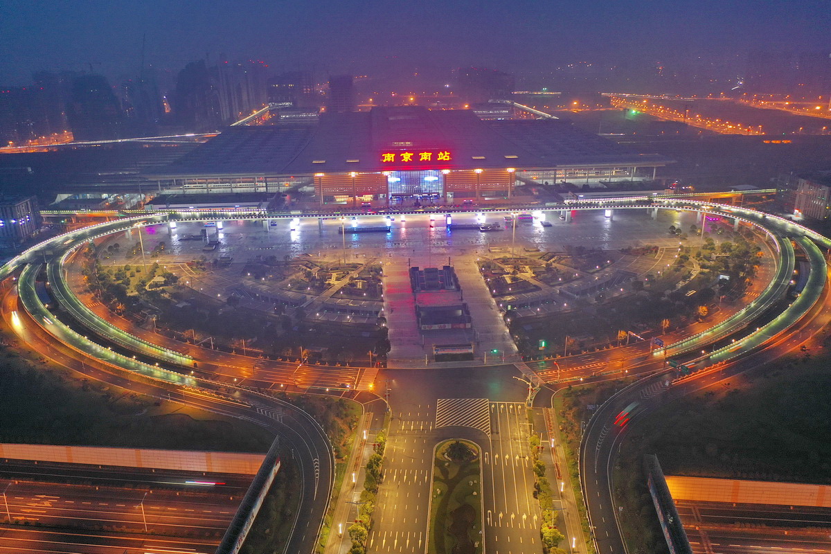 南京南站夜色