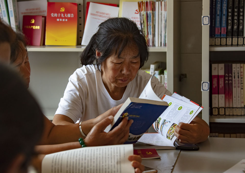 柳沟村民读书热2