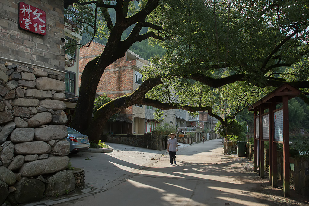 of8a0132村口 2018年7月7日拍摄于浙江黄岩宁溪镇.