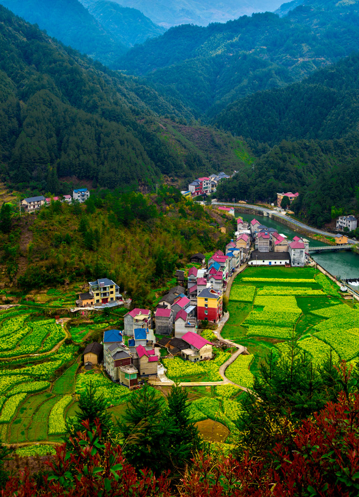 大山脚下的美丽乡村