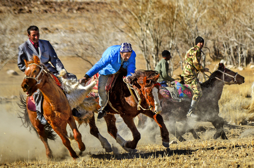 战场厮杀.塔吉克族叼羊