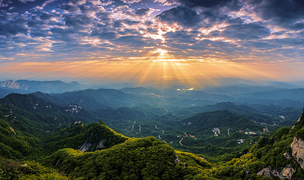 jpg《霞光万道》摄影赵全德电话,拍摄地南阳市南召五朵山金顶1593997