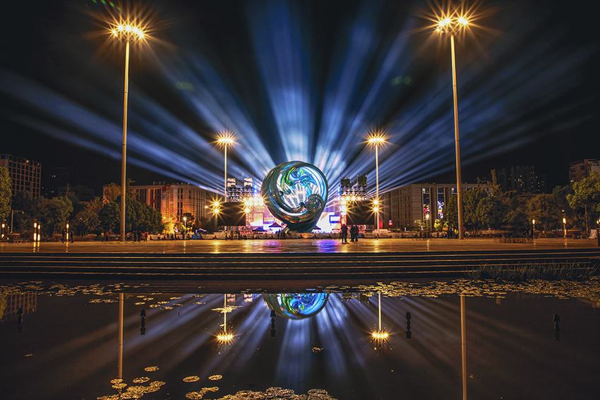 《欢乐之夜》2018年9月7日拍摄于合川城区.