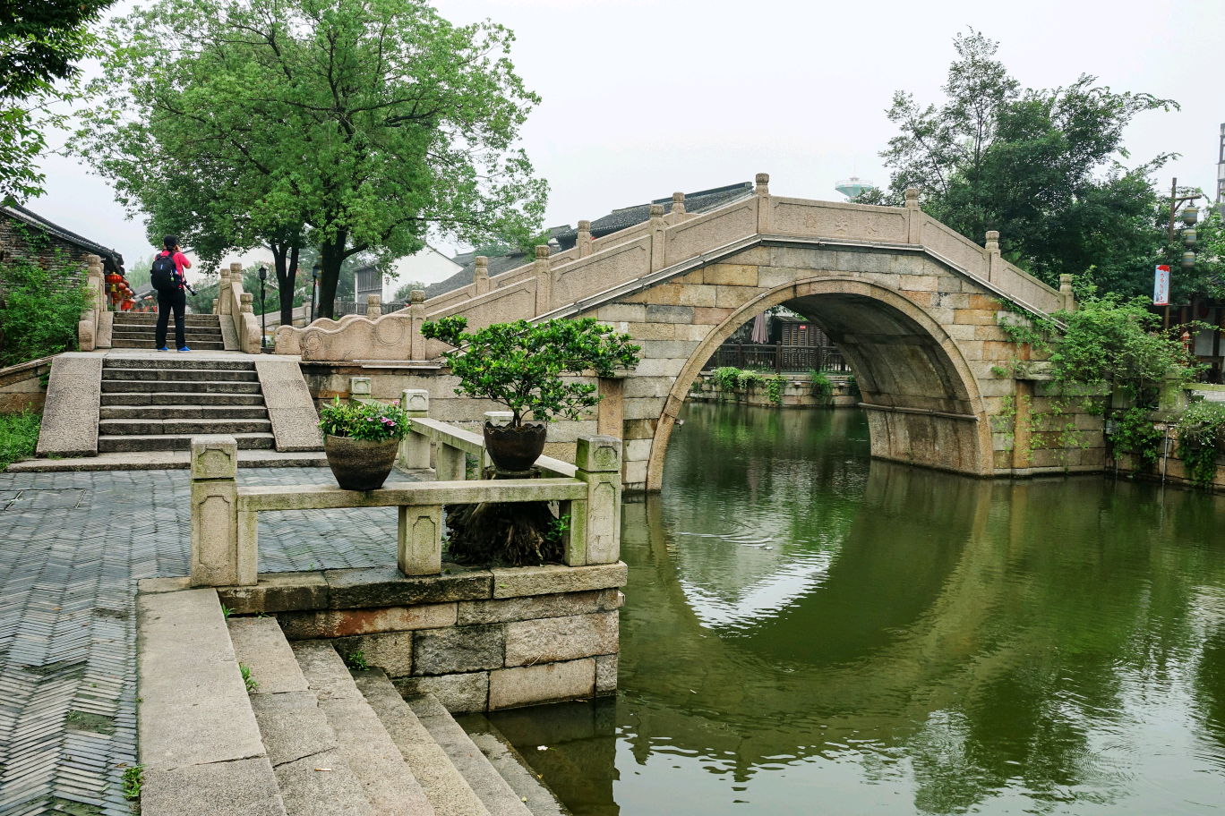 荡口拱桥 流水潺潺