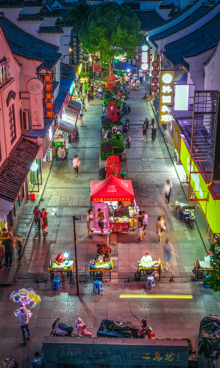 夜色下的慈溪上林坊步行街