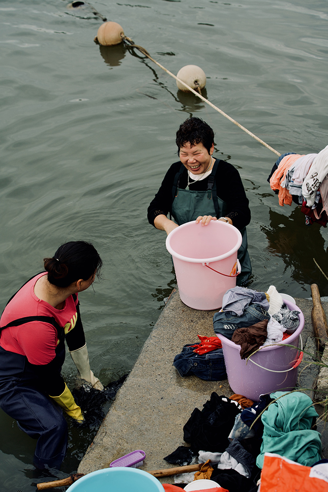 《小河村姑洗衣欢》组图