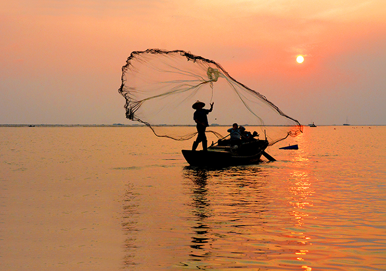 撒网小调-洪泽湖61渔家风情西顺河全国摄影大展征稿区-大众摄影网