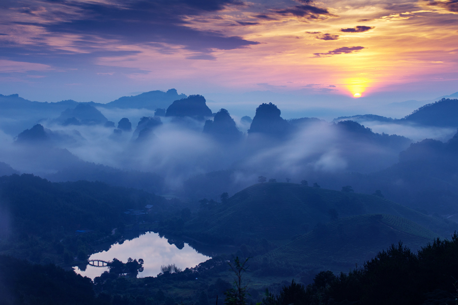 017自然之光-日出武夷山(缩).jpg