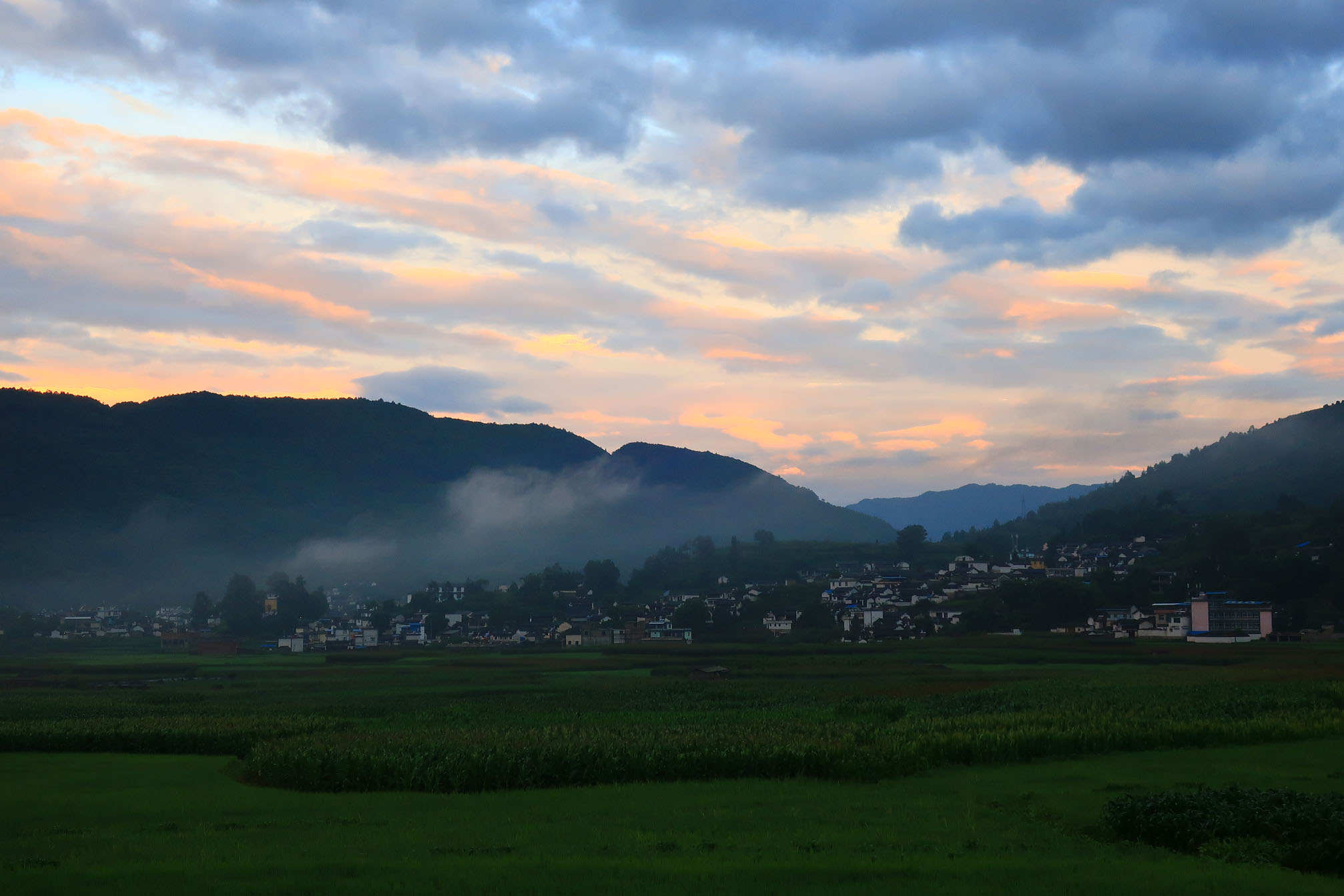 乡村晨韵-"我遇见最美的光"——第四届全国医务人员摄影大展 自然之光