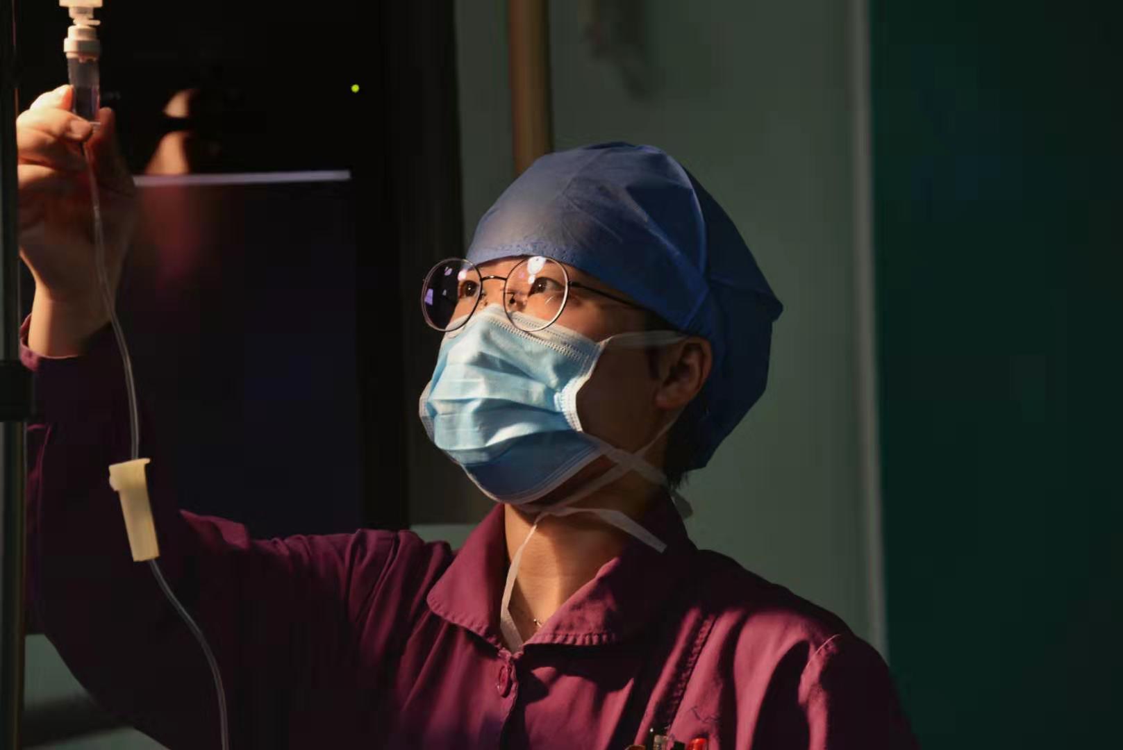 最美护士长-"我遇见最美的光"——第四届全国医务人员摄影大展 医务之