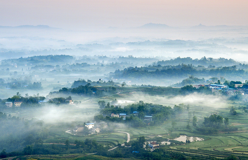 《泼墨山乡绘丹青》
