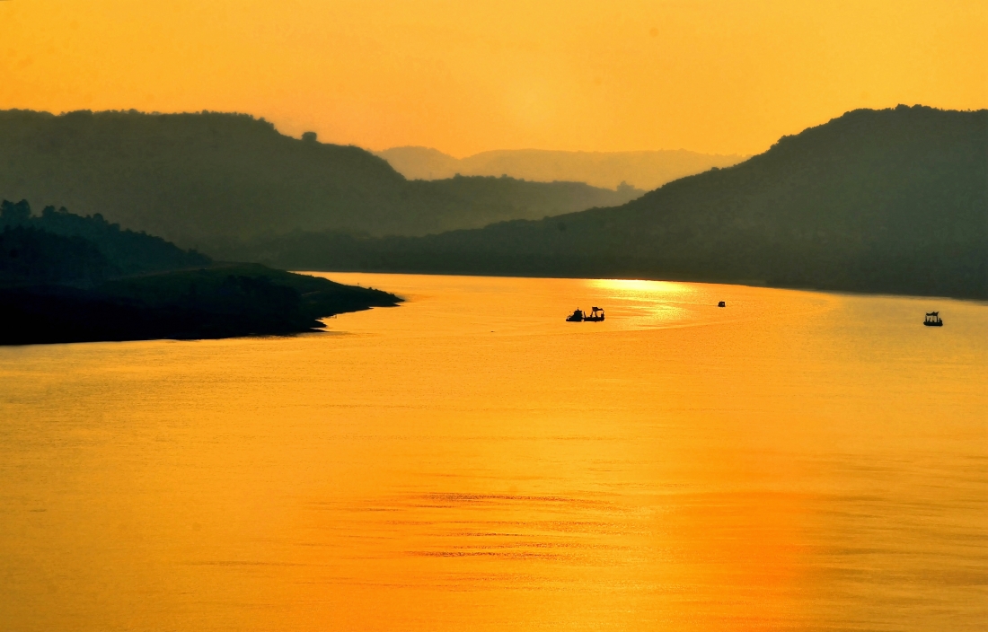 霞光晨照嘉陵江