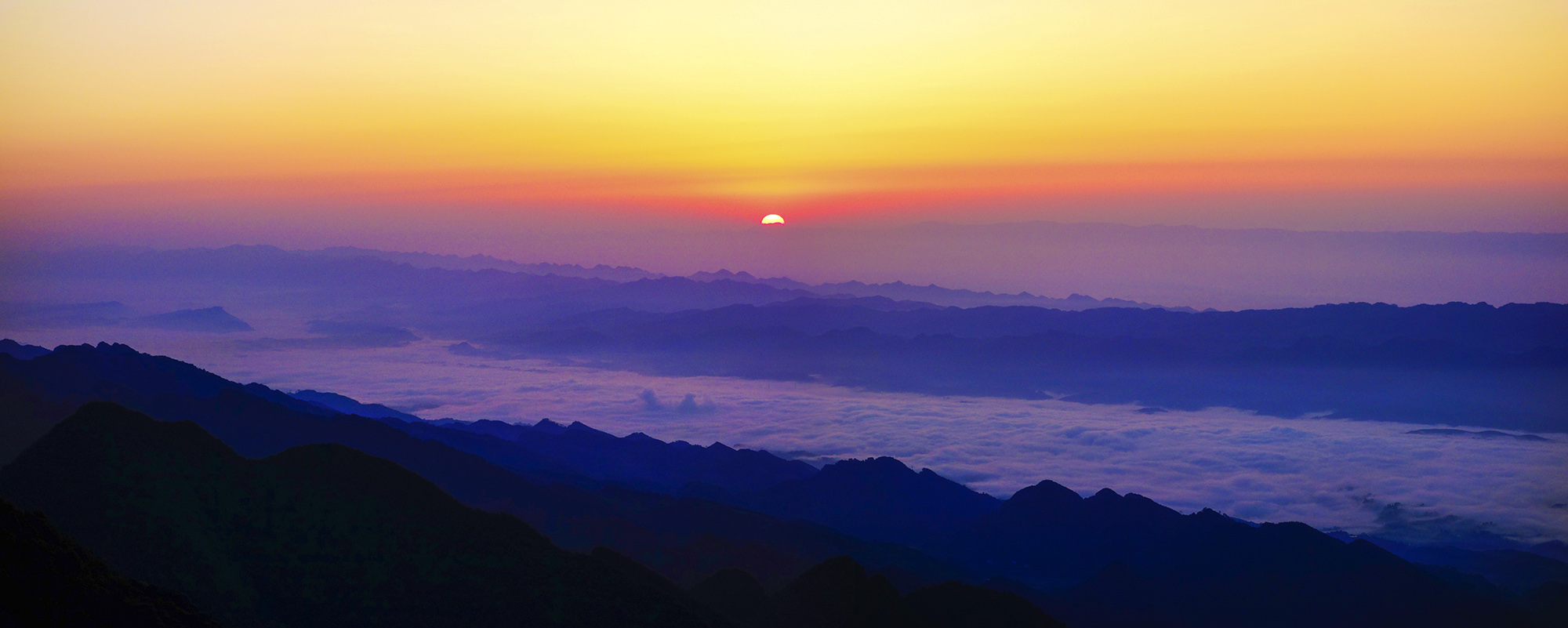 朝阳初升(郭洪 摄影)