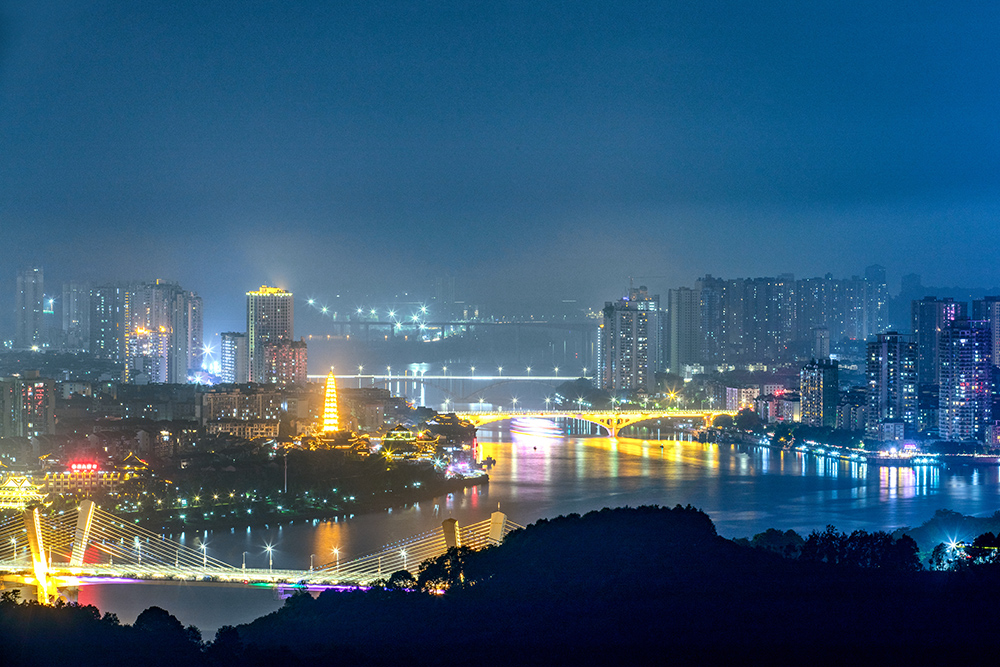 作品名称《合川夜色》