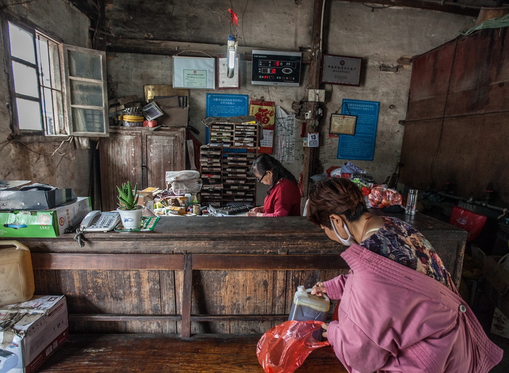 2017年8月拍摄于安徽黄山太平区焦村木榨油坊,木榨油成本高产量低