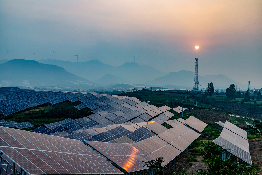 8.25摄于南召县九里山光伏,风电场.