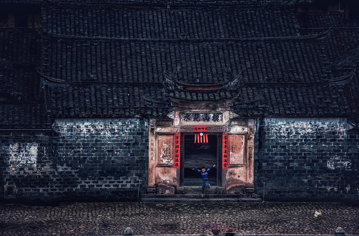 古宅门前-《大众摄影》俱乐部团体会员——江西天强数码俱乐部(1星)