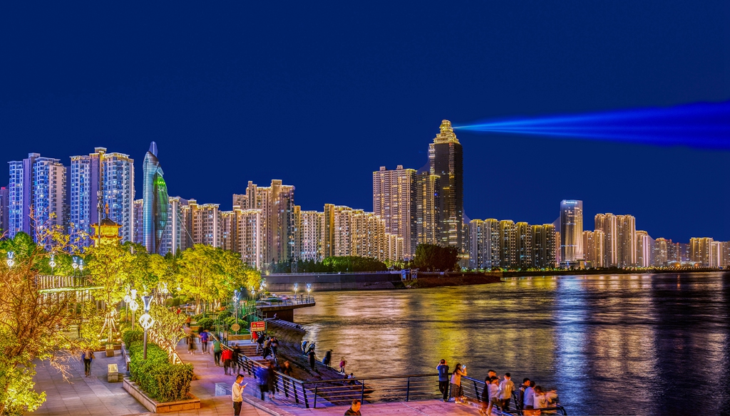 灯光璀璨 夜景迷人(芜湖十里江湾景观)