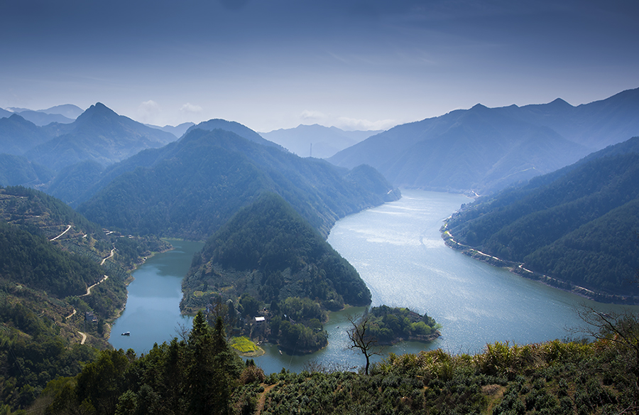 19 地点:安徽歙县武阳乡大川岛 说明:安徽南部以山地丘陵为特色,素有