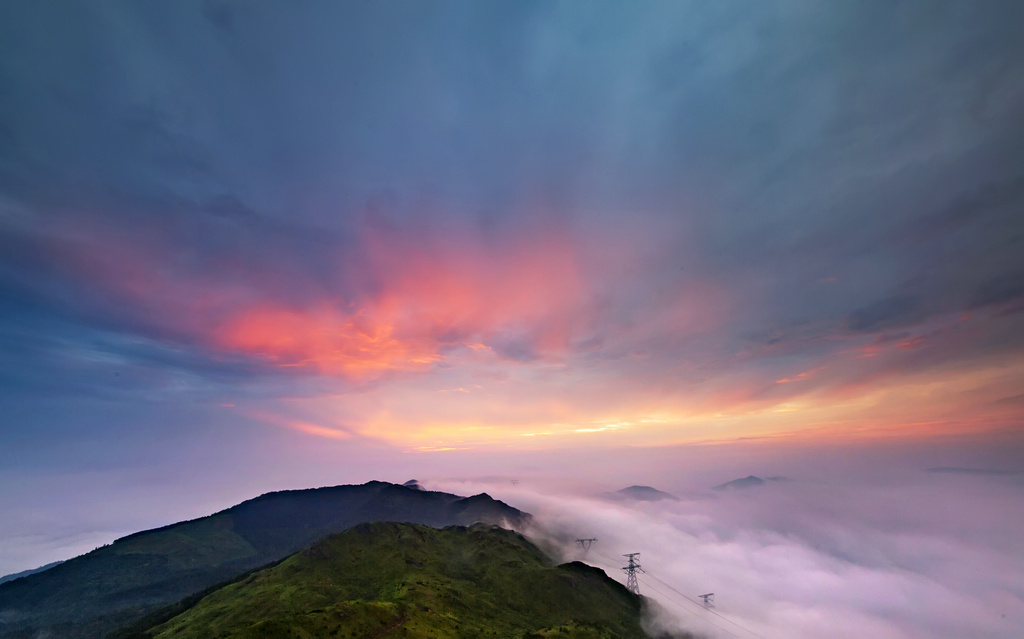 《朝霞开宿雾》摄于周宁仙峰山上美景 (宁德).jpg
