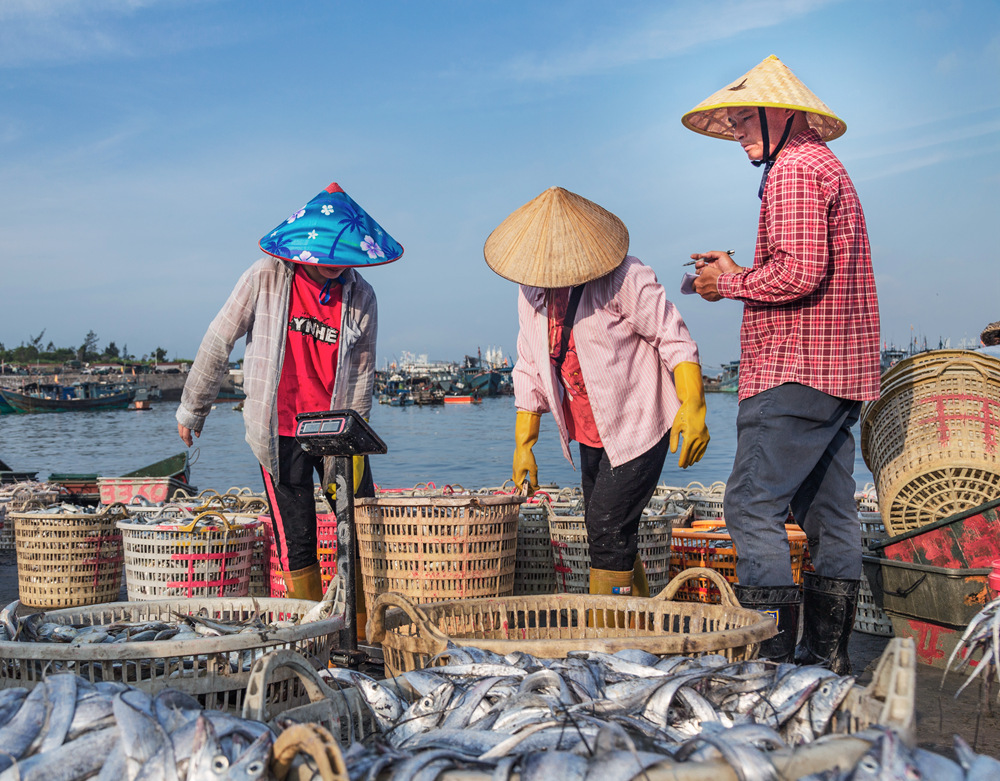 繁忙的渔民-中国第二届扶贫公益摄影大展投稿区-大众摄影网