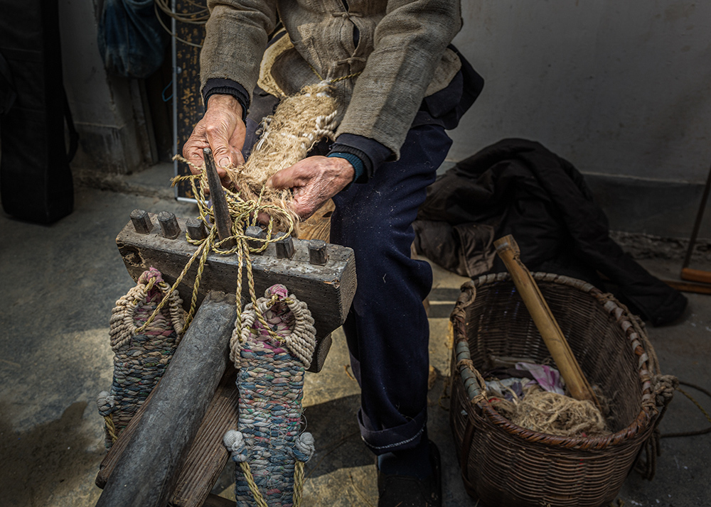 草鞋制作-中国第二届扶贫公益摄影大展投稿区-大众摄影网 -