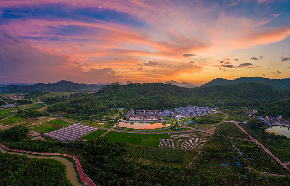 《大美邓村石屋》