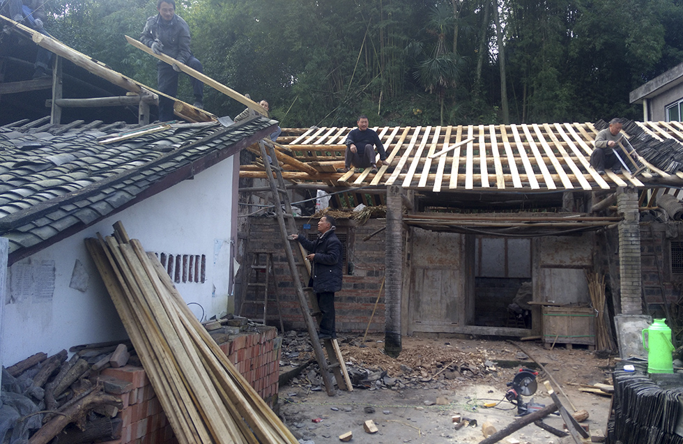 《脱贫攻坚暖人心》之6《危房改造》—2017年12月8日拍摄于四川省洪雅