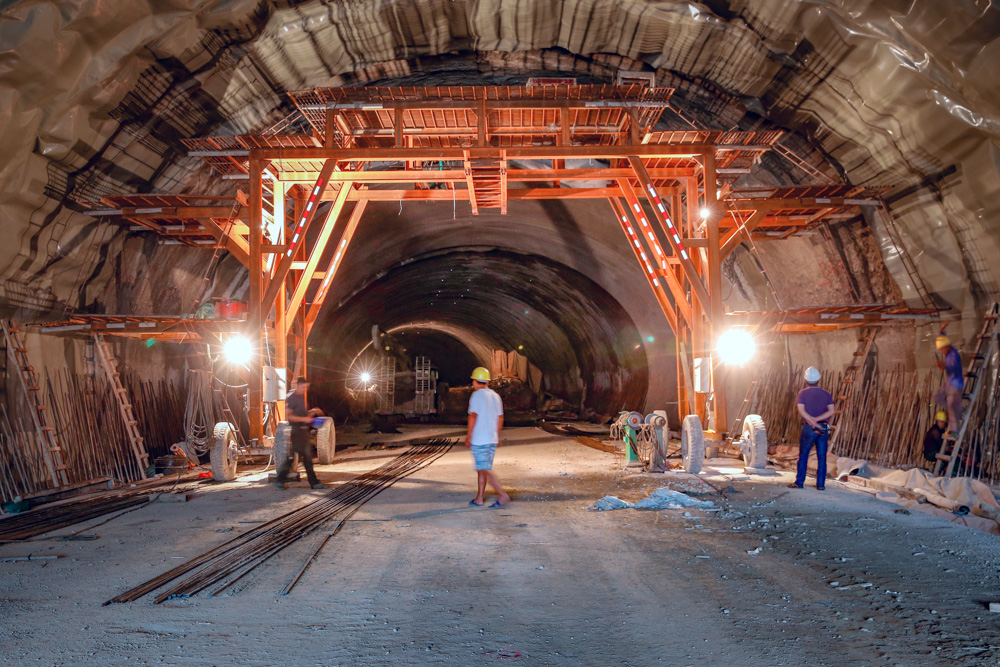 《隧道建设》
