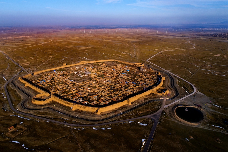 2017年10月14日拍摄于甘肃省景泰县永泰龟城