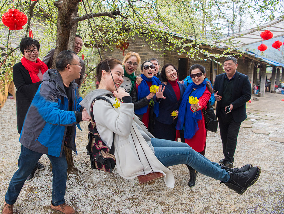 刘再丽 欢聚花海人家.jpg