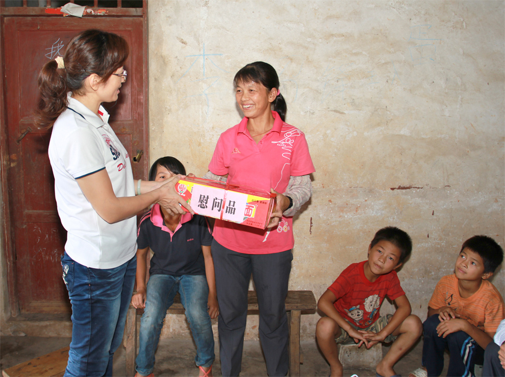 帮扶贫困户剪影(组照)-中国第二届扶贫公益摄影大展投稿区-大众摄影网