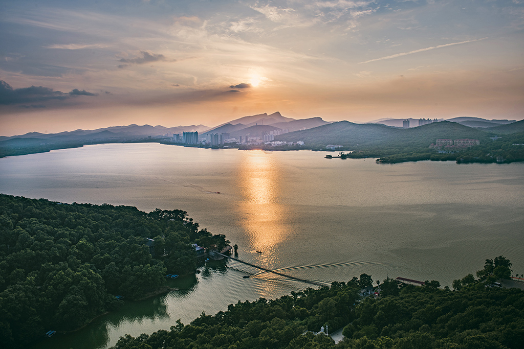 龙泉湖晚唱——舞钢二郎山