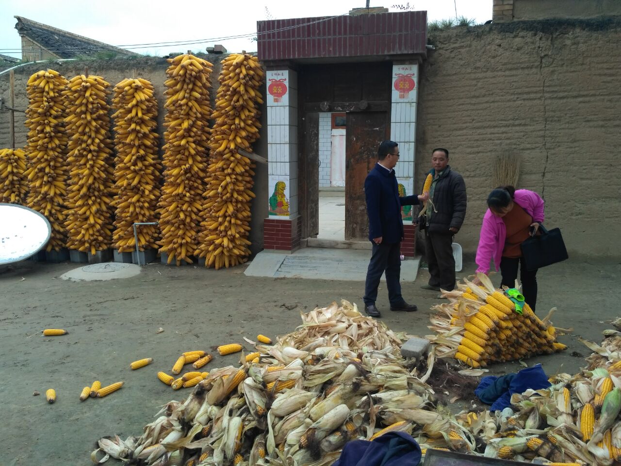 西部贫困山区扶贫干部的日常