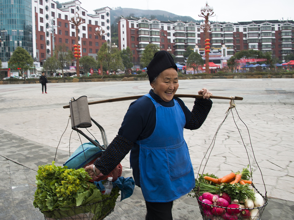 大妈挑担蔬菜上市场.2019年2月19日拍摄于贵州省丹寨县(全国贫困县).