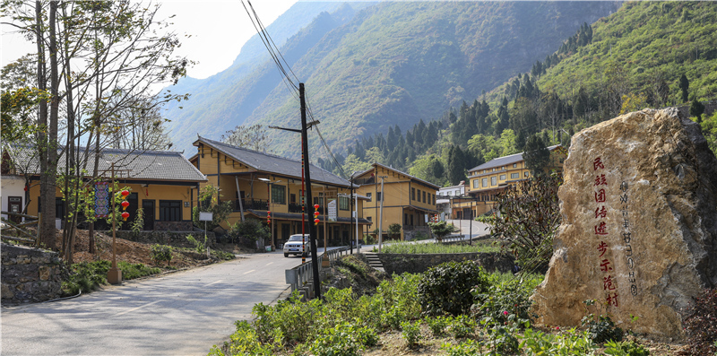 叙永石厢子彝族乡堰塘新村精准扶贫展新颜