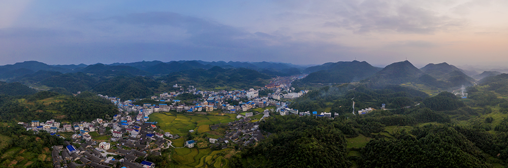 本帖最后由 峤山绿叶 于 2019-9-30 09:43 编辑  作品描述:禾库镇地