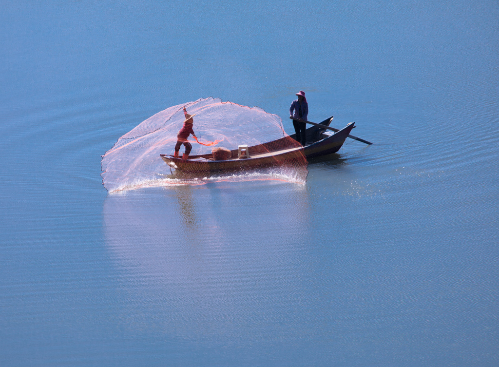看到渔民撒网时的情景