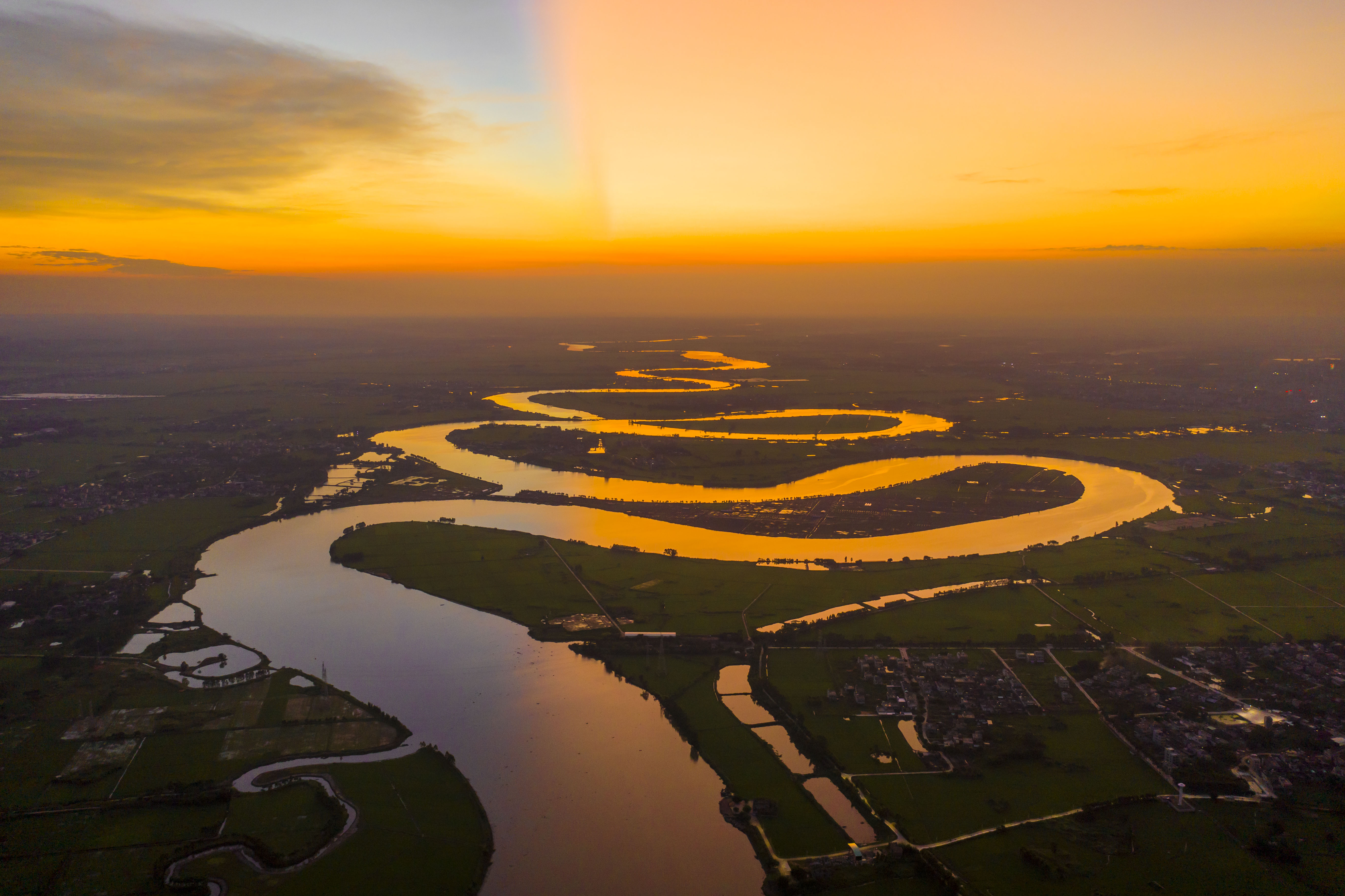施东扬《九曲南渡河》18927647555拍摄于雷州市南渡河,这条.