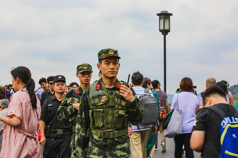 《人民的卫士》