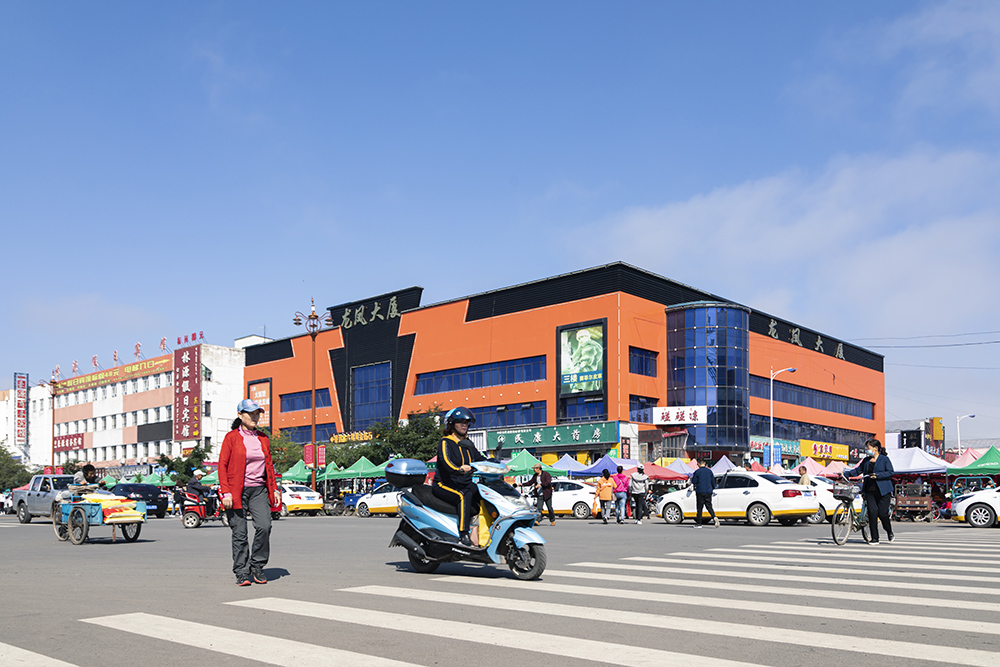 摄于2019年8月12日的根河市街景一角.