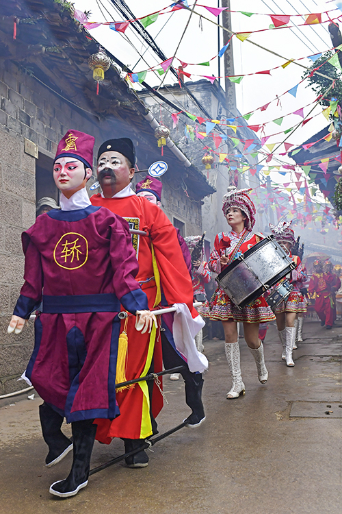 县老爷为妈祖巡视开道