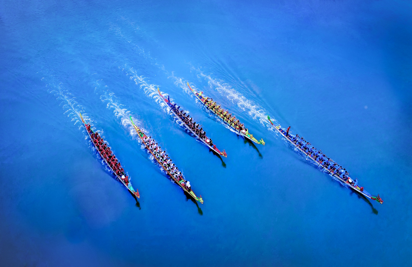 《非遗龙舟 · 奋勇争先》