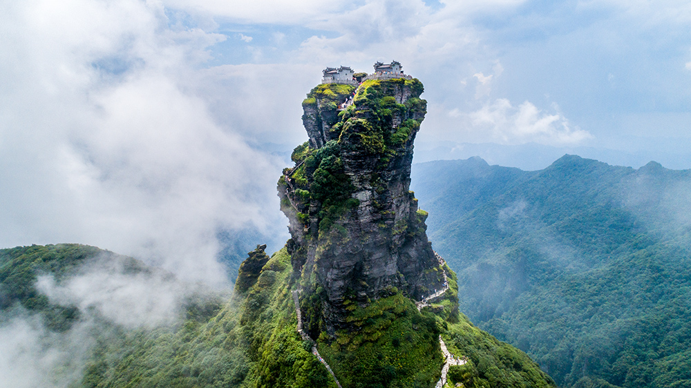 《红云金顶入云端》