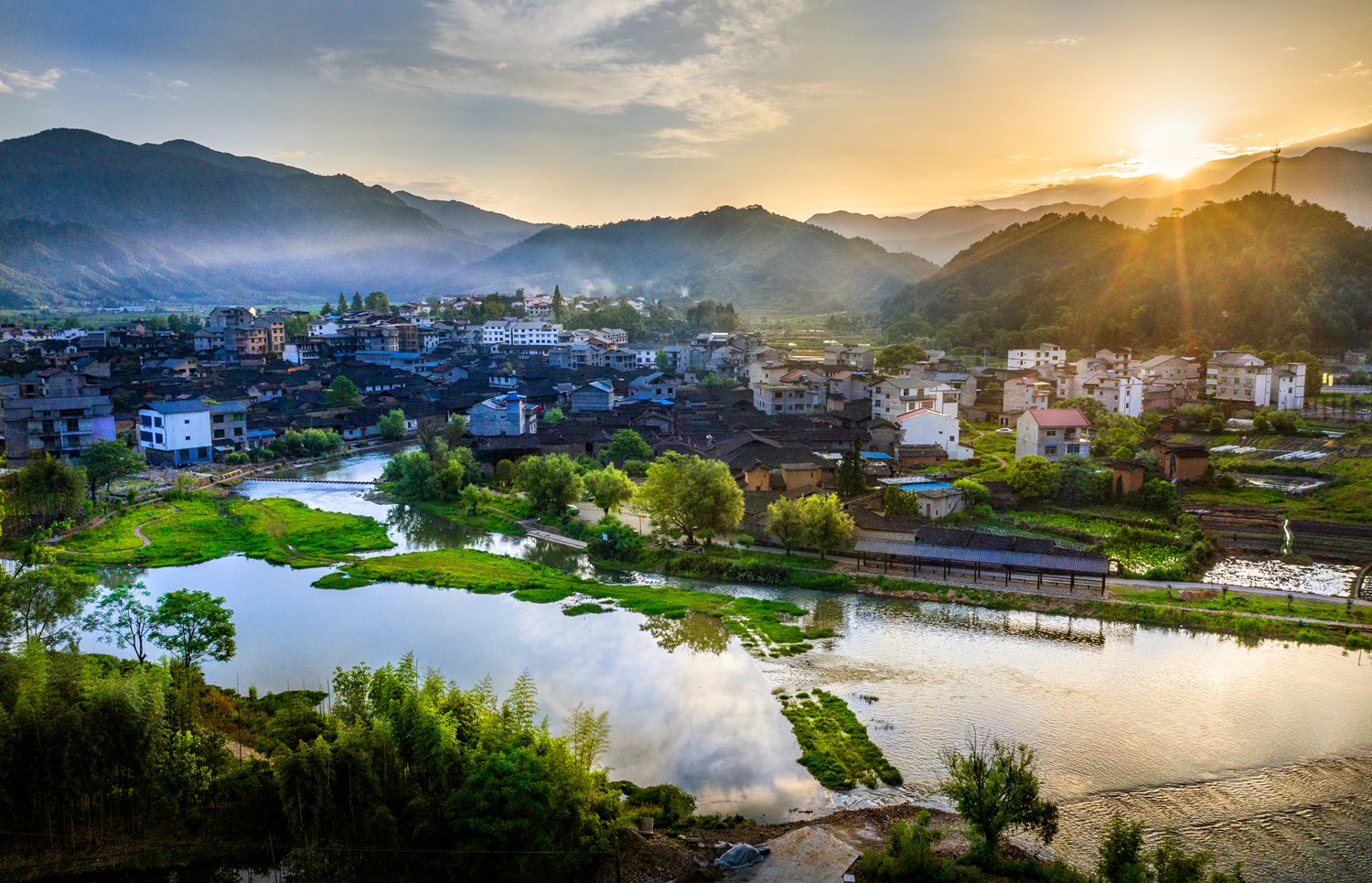 《日出五夫》——张剑辉 摄 2019年5月摄于武夷山五夫镇.jpg