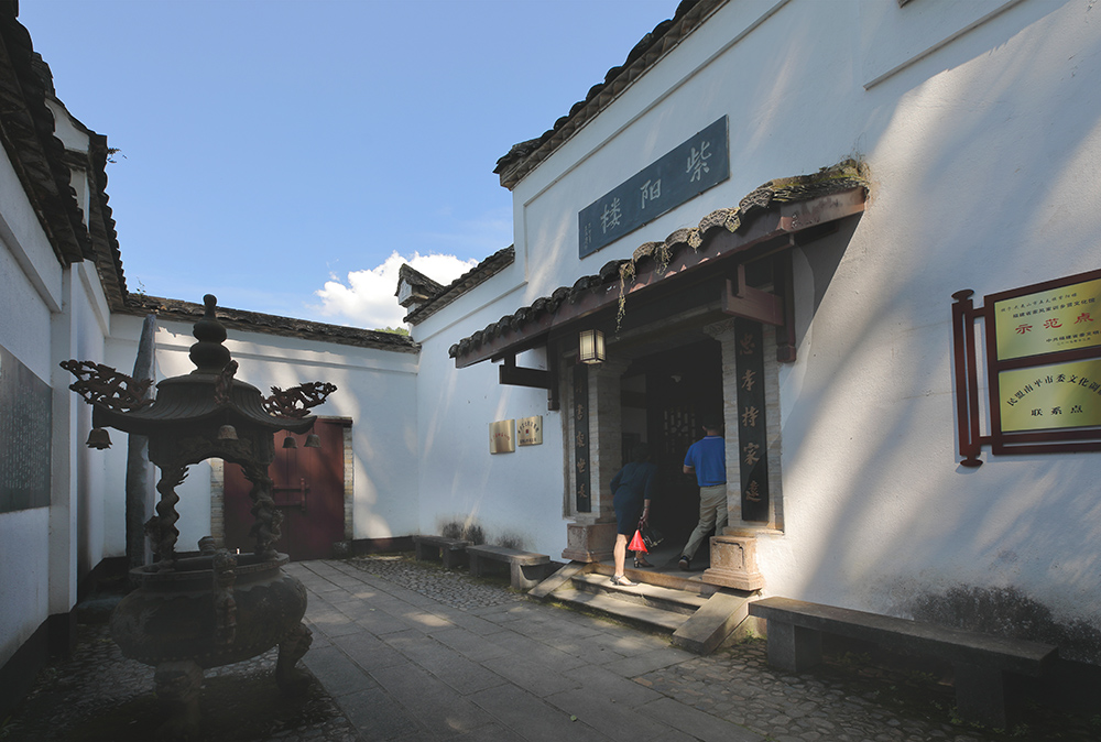 69 《紫阳楼》组照   《紫阳楼》组照        紫阳楼位于武夷山五夫