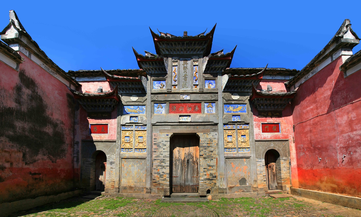 五夫兴贤书院——郑友裕 摄 2010年8月摄于武夷山五夫镇.jpg